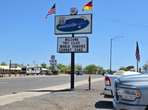 Westside Lilo's juste à la sortie Seligman.