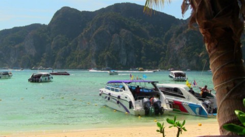 Koh Phi Phi encombrement de bateaux