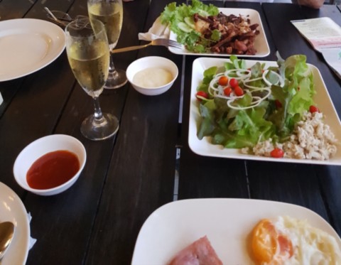 Repas au bord du Chao Praya