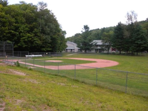 Terrain de baseball a la campagne 