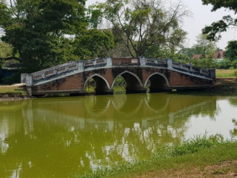 Pont piéton au centre historique