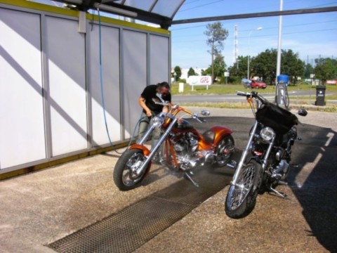 Harley au lavage suite a un trip