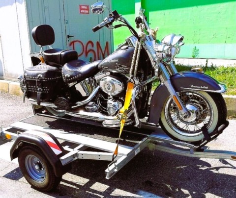Harley en remorque sur plateau
