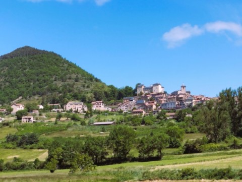 Mostuejouls beau village de l'Aveyron