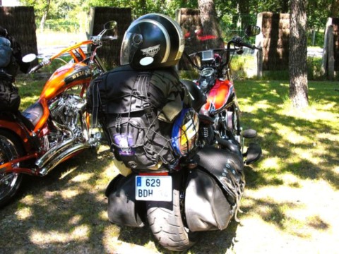 Un cross bones très chargé