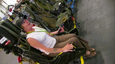 Intérieur étagé du porte-avions