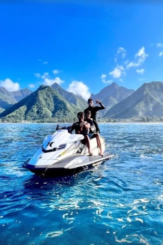 Virée en puissant Jet ski entre amis