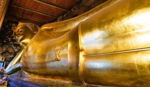 Le gigantesque bouddha couché