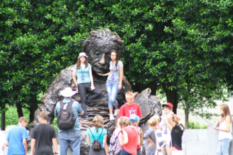 Statue d'Einstein encombrée