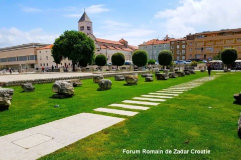 Forum romain et cathédrale.